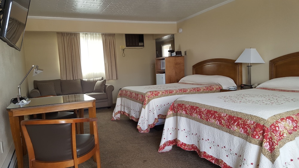 Mini Suite with 2 Queen Beds photo 1