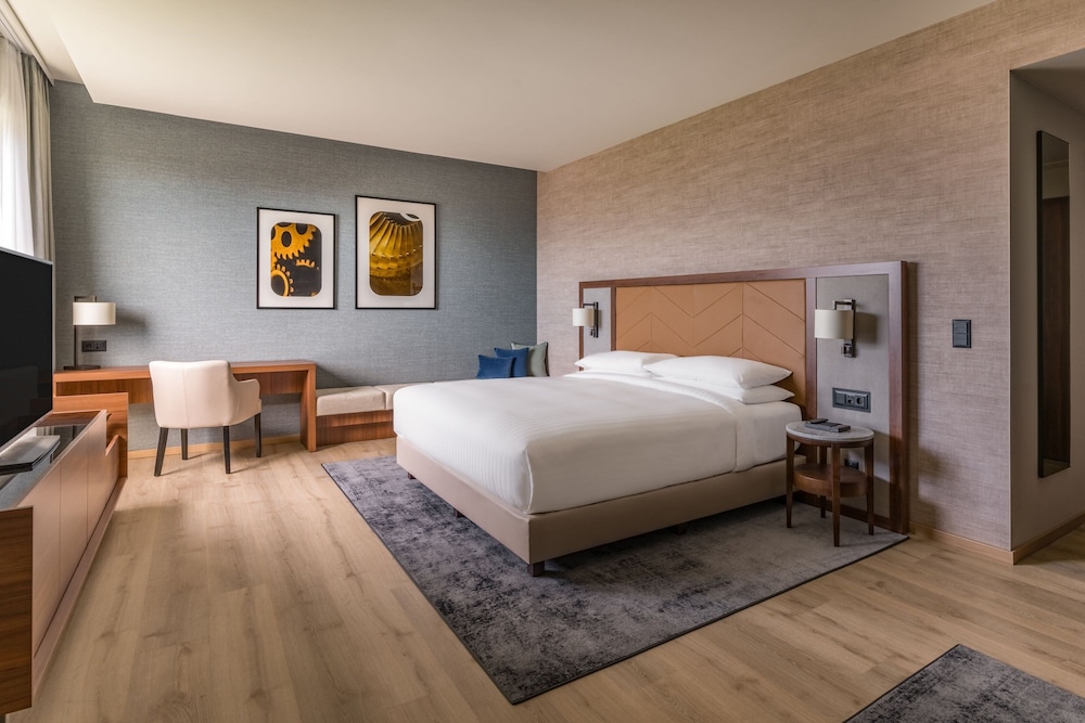 Junior Suite, 1 King Bed - Photo 2