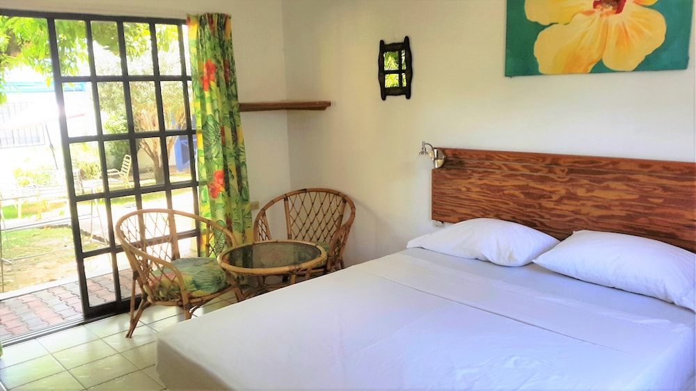 Signature Studio, 1 Queen Bed, Kitchenette photo 1