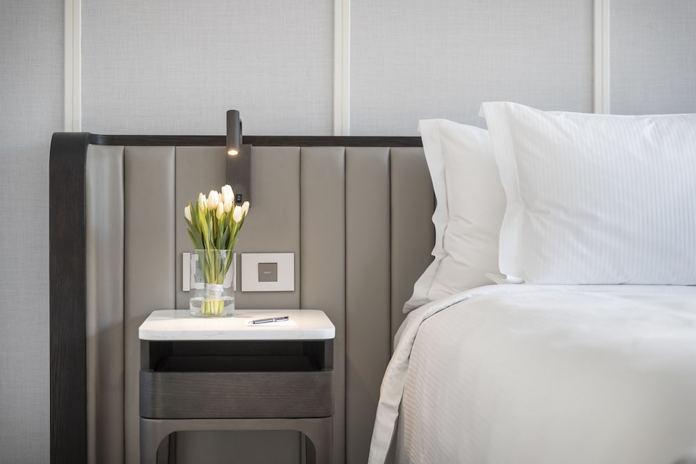 Premier Room, 1 King Bed, Kitchenette (Skyline, Pinnacle Tower)