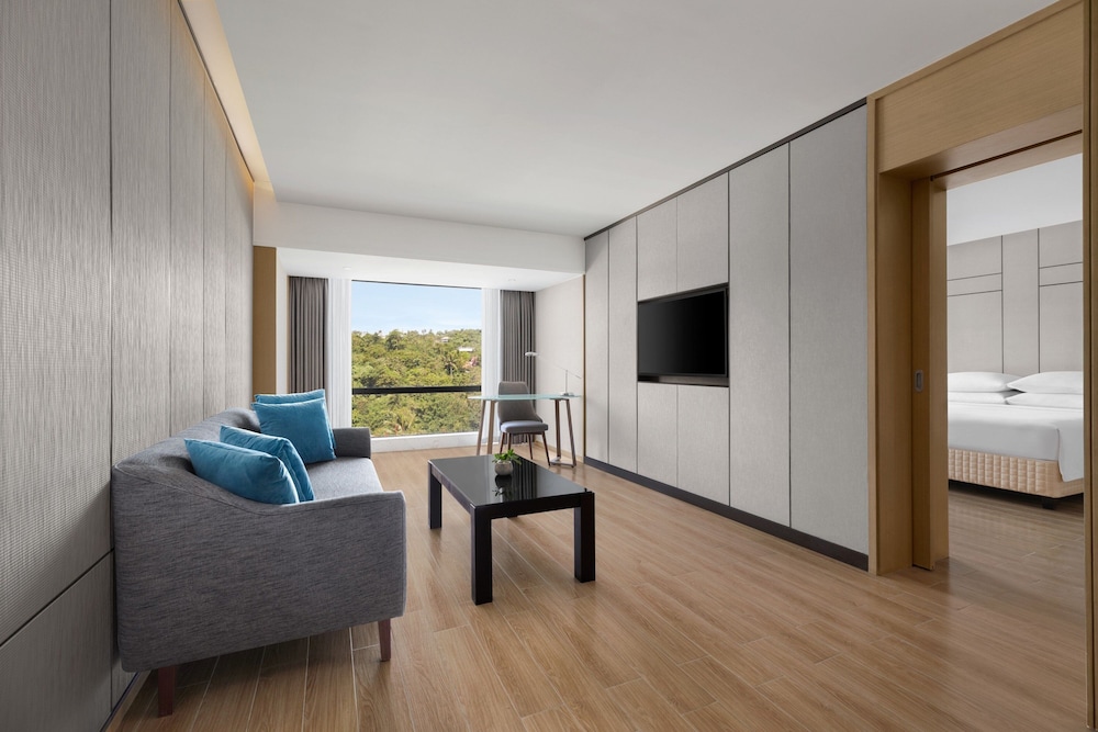 Premier Suite, 1 King Bed (View) - Photo 2