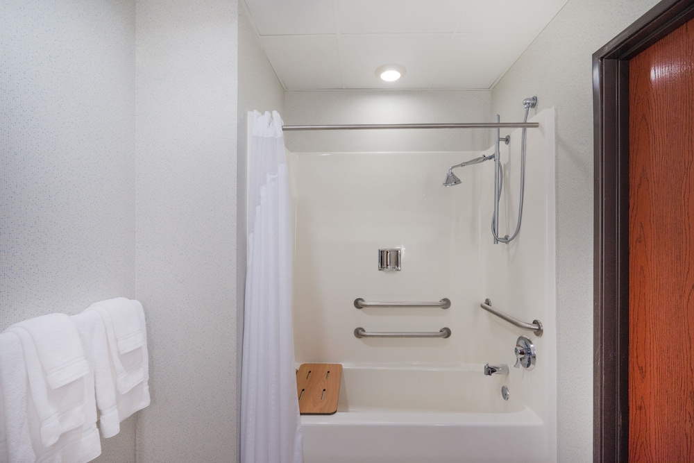 Standard Room, 2 Queen Beds, Accessible (Communications, Mobility, Access Tub) - Photo 2