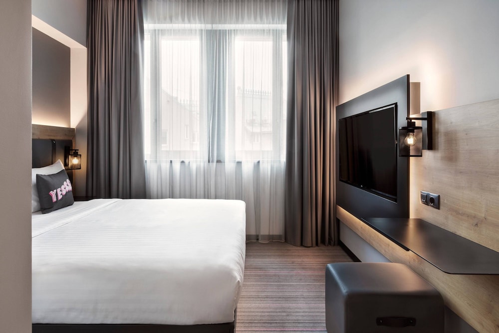 Room, 1 Queen Bed (View) - Photo 1