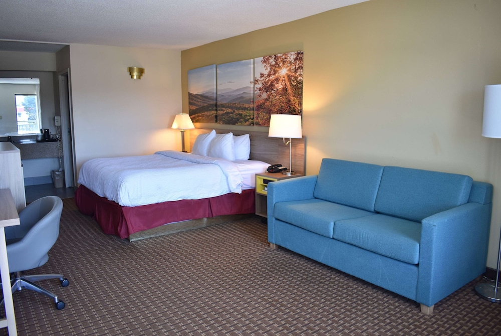 Deluxe Room, 1 King Bed, Non Smoking - Photo 3
