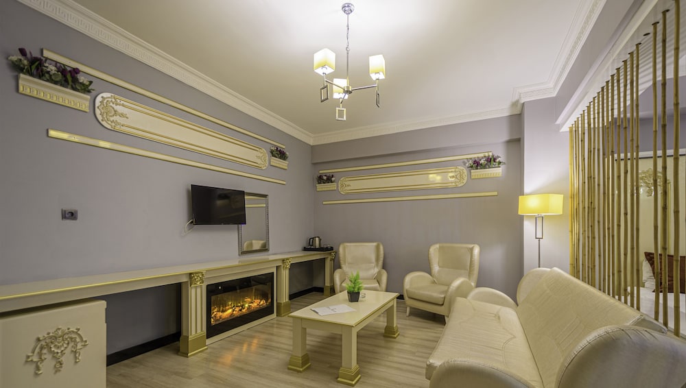 Family Room - Photo 5