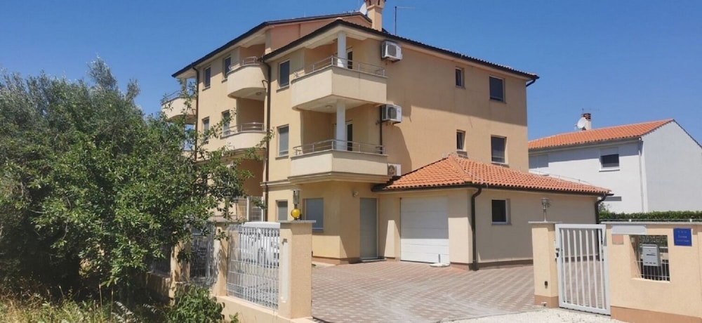Apartment (Gorgi - garden view - A3(4)) photo 3