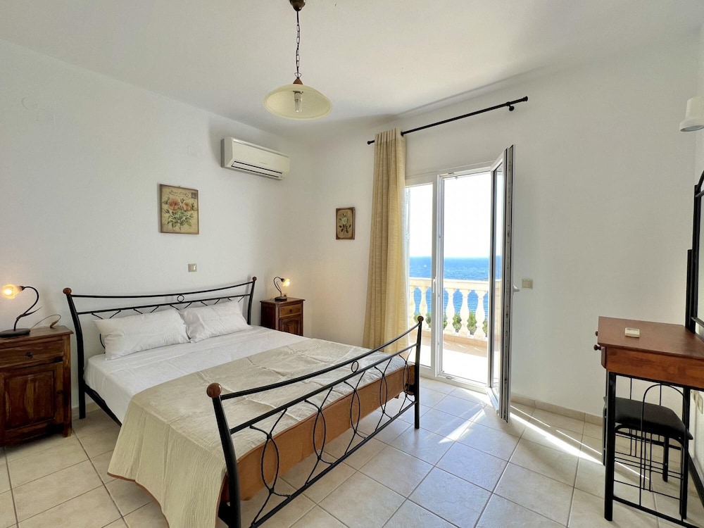 Villa photo 2
