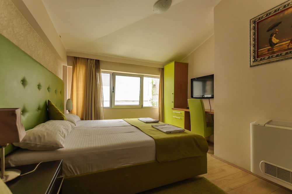 Comfort Twin Room, 1 Double Bed with Sofa bed, Garden View photo 2