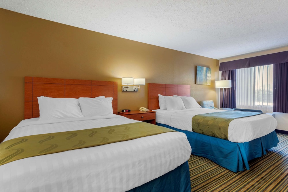 Standard Room, 2 Queen Beds, Non Smoking photo 2