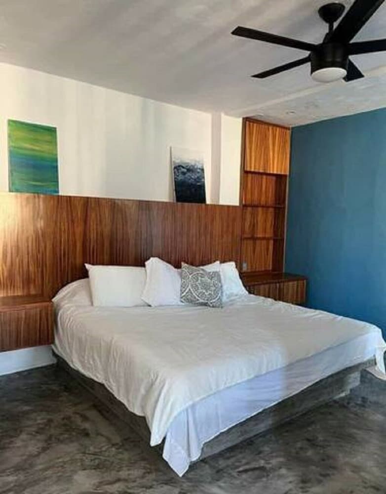 Deluxe Apartment, 1 King Bed, Kitchen, Partial Sea View photo 1
