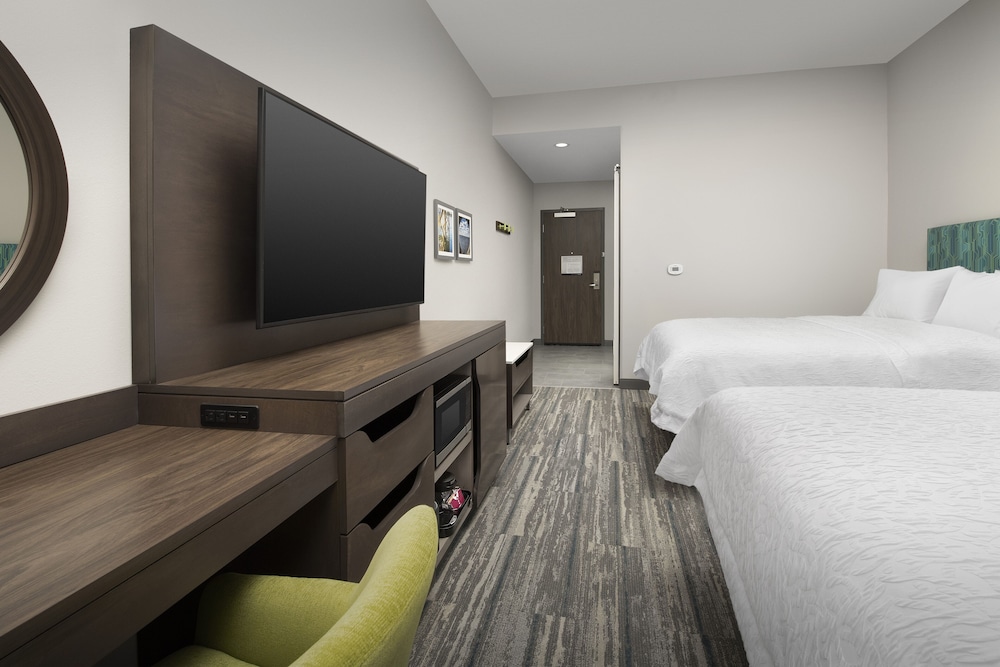 Room, 2 Queen Beds, Accessible, Non Smoking (Hearing) - Photo 5