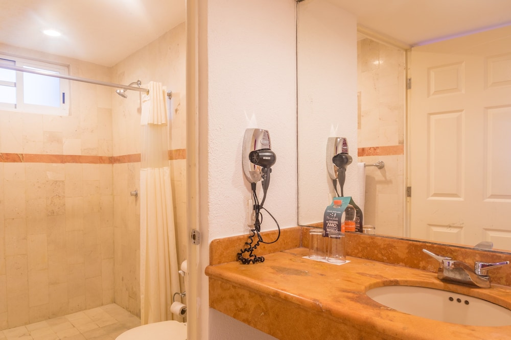 Quadruple Room - Photo 7