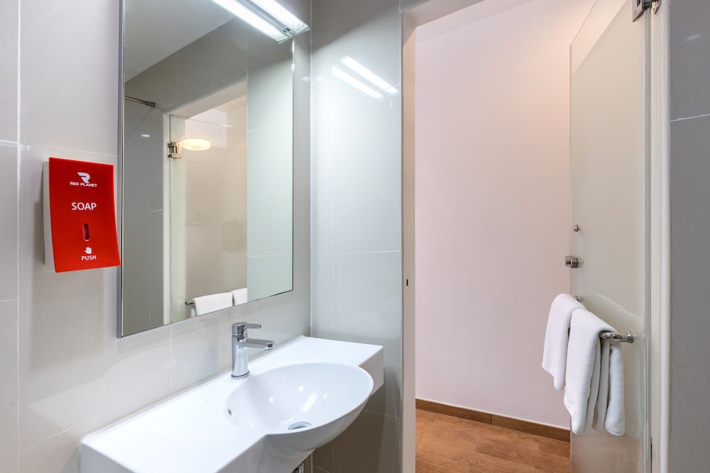 Standard Twin Room - Photo 9