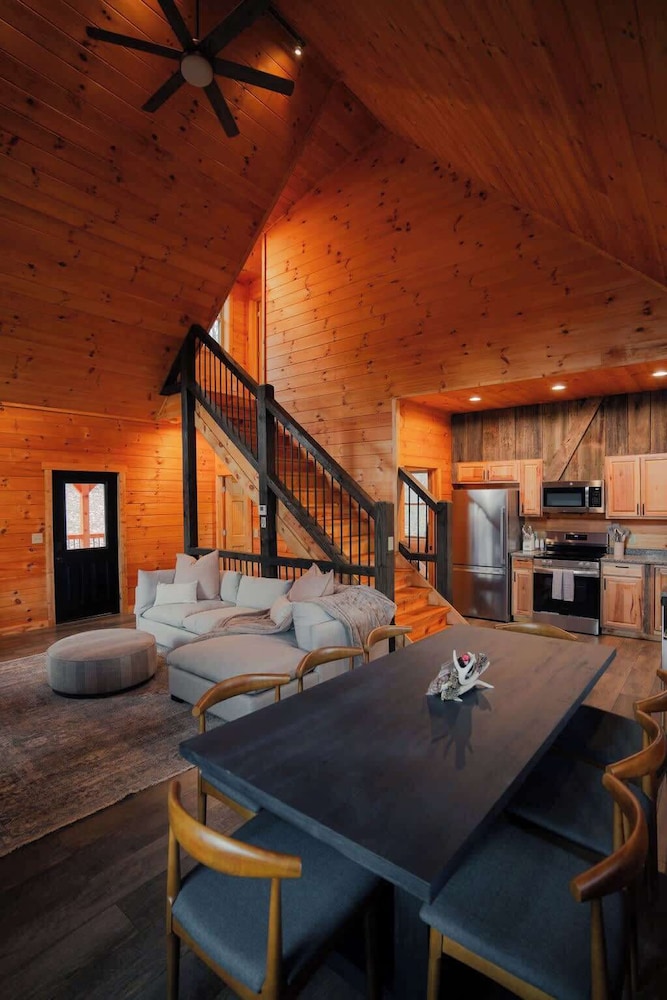 Cabin, Multiple Beds, Hot Tub (Memories at Hillside)