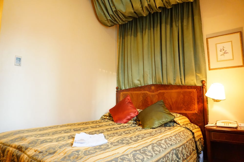 Double Room, Smoking