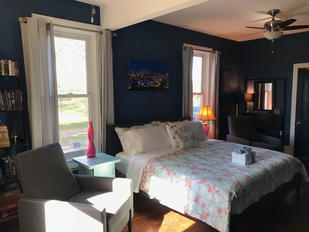 William & Edna Room photo 1