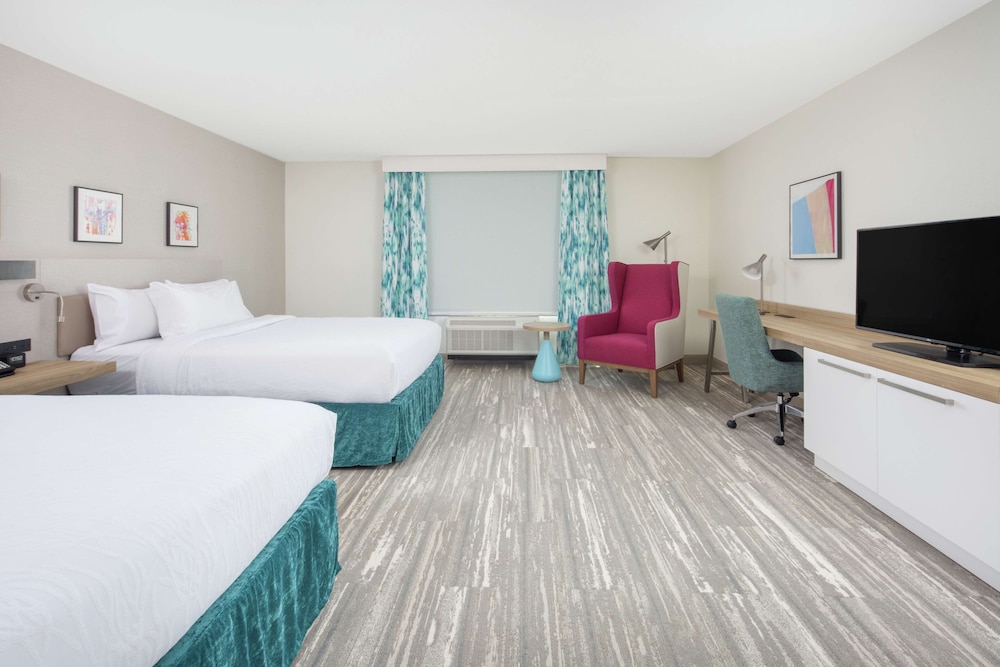 Room, 2 Queen Beds, Accessible, Bathtub - Photo 2