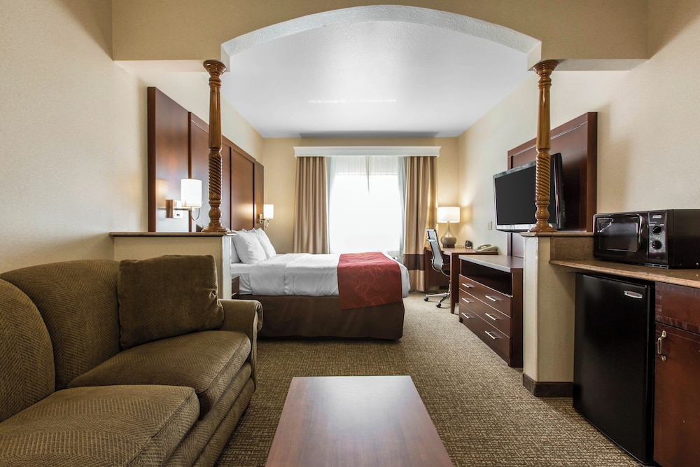 Suite, King, Sofabed, Non Smoking - Photo 1