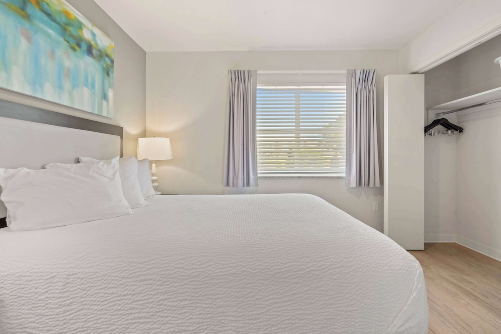 Suite, 3 Bedrooms, Accessible (Hearing) - Photo 5