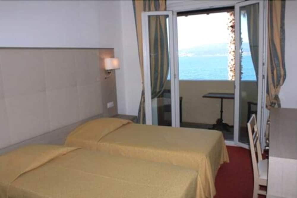 Double or Twin Room - Photo 2