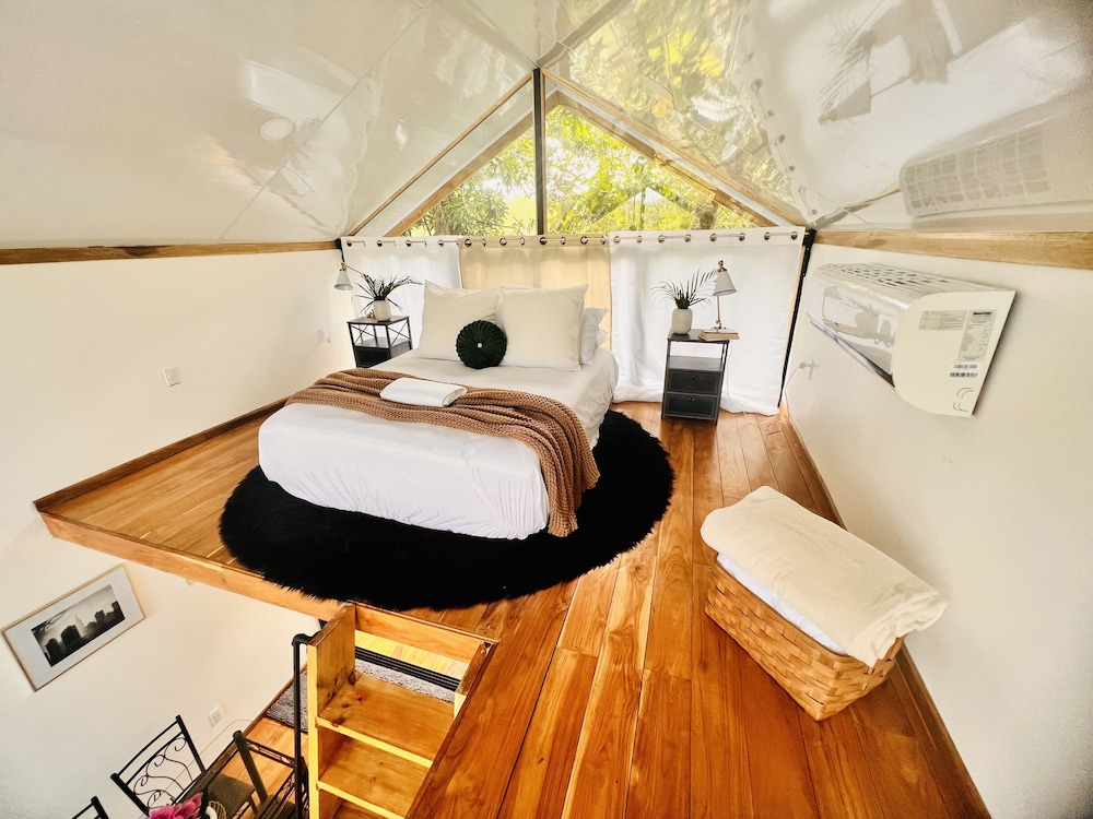 Suite de Lujo Estudio, 1 Dormitorio, Piscina Privada, Vista a Jardín