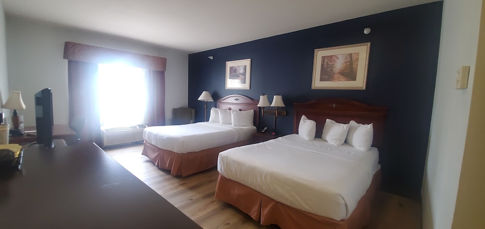 Room, 2 Queen Beds, Accessible, Non Smoking (Roll-In Shower) - Photo 1