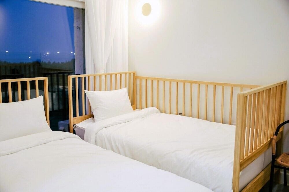 Room (3 person room 302) - Photo 4