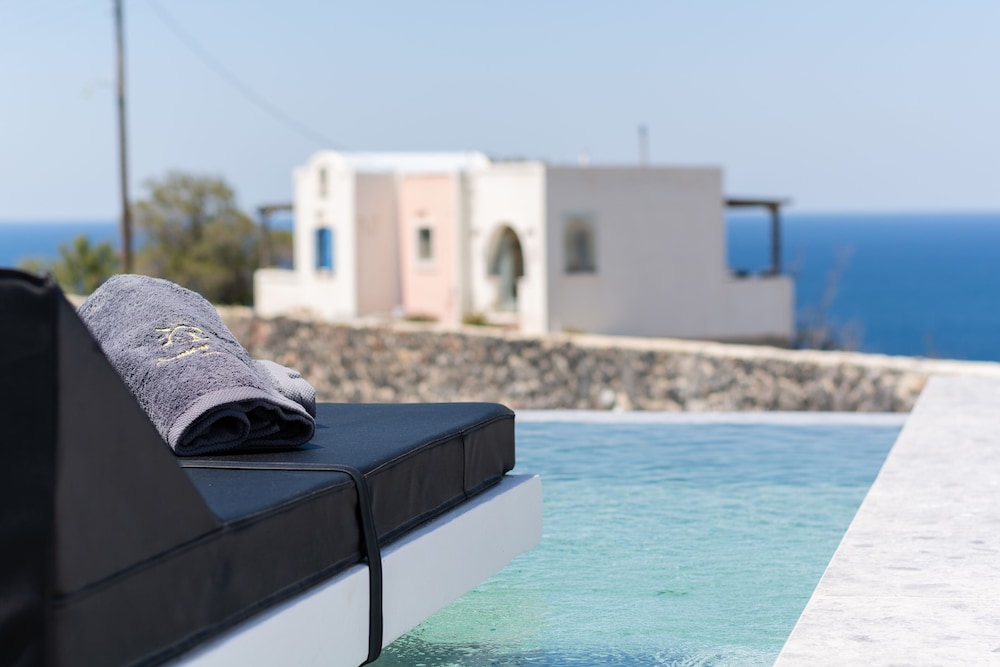 Deluxe Suite with plunge pool and sea view - Photo 28