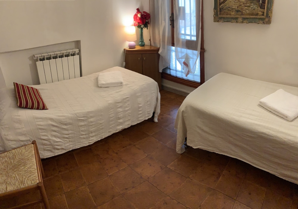 Economy Double Room, Shared Bathroom, City View photo 1