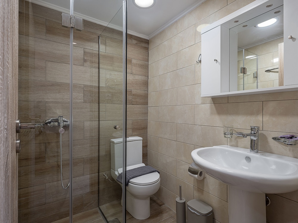 Family Suite with Balcony - Photo 4