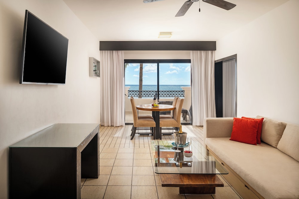 Privilege Honeymoon Suite photo 2