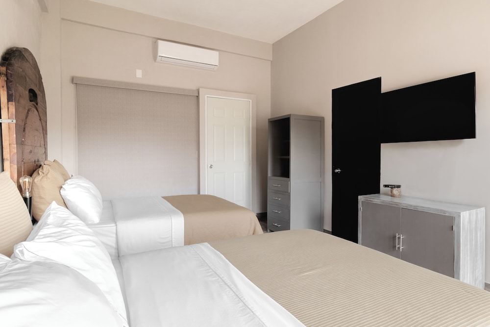 Junior Suite, 2 Double Beds - Photo 16