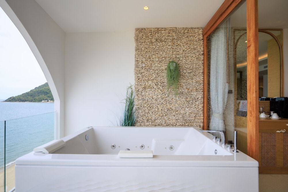 Executive Suite - Photo 3