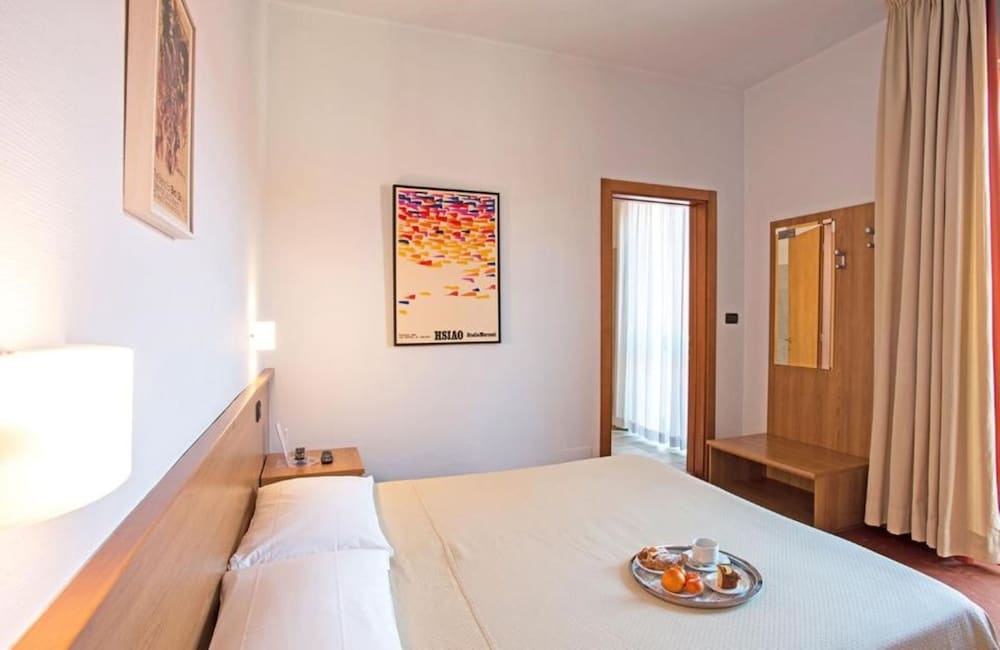 Standard Double or Twin Room photo 2