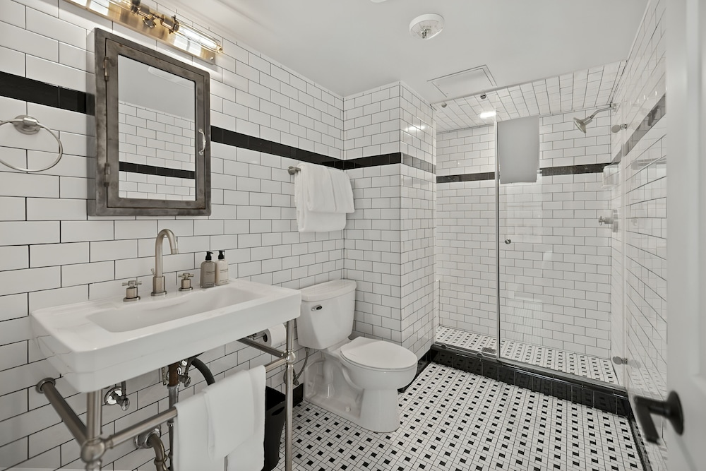 Premium Two Bedroom Apartment thumbnail 6