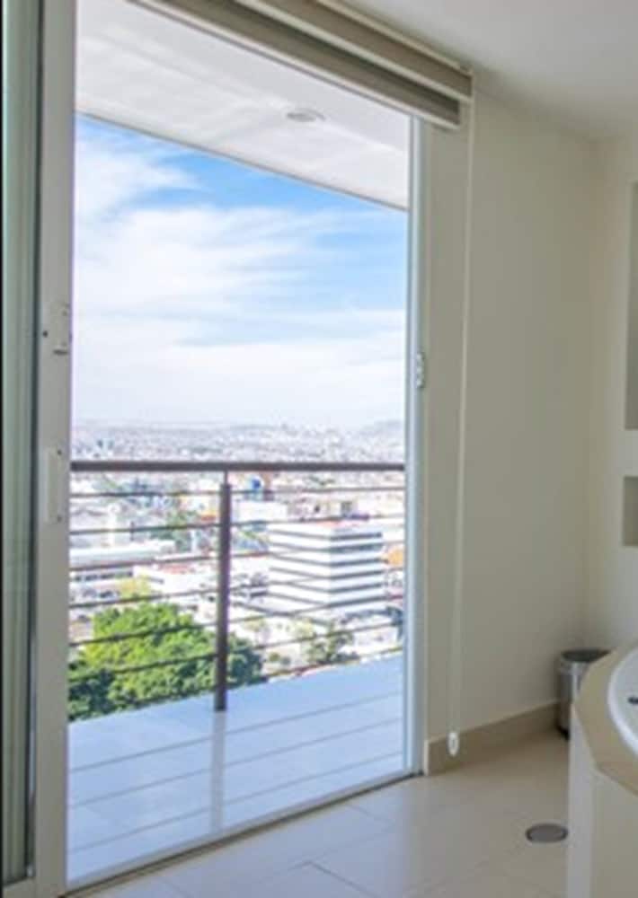 Junior Double Room, 2 Bedrooms, City View - Photo 4