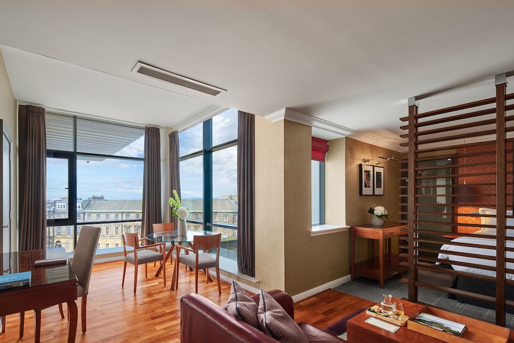 Suite, 1 King Bed, City View - Photo 1