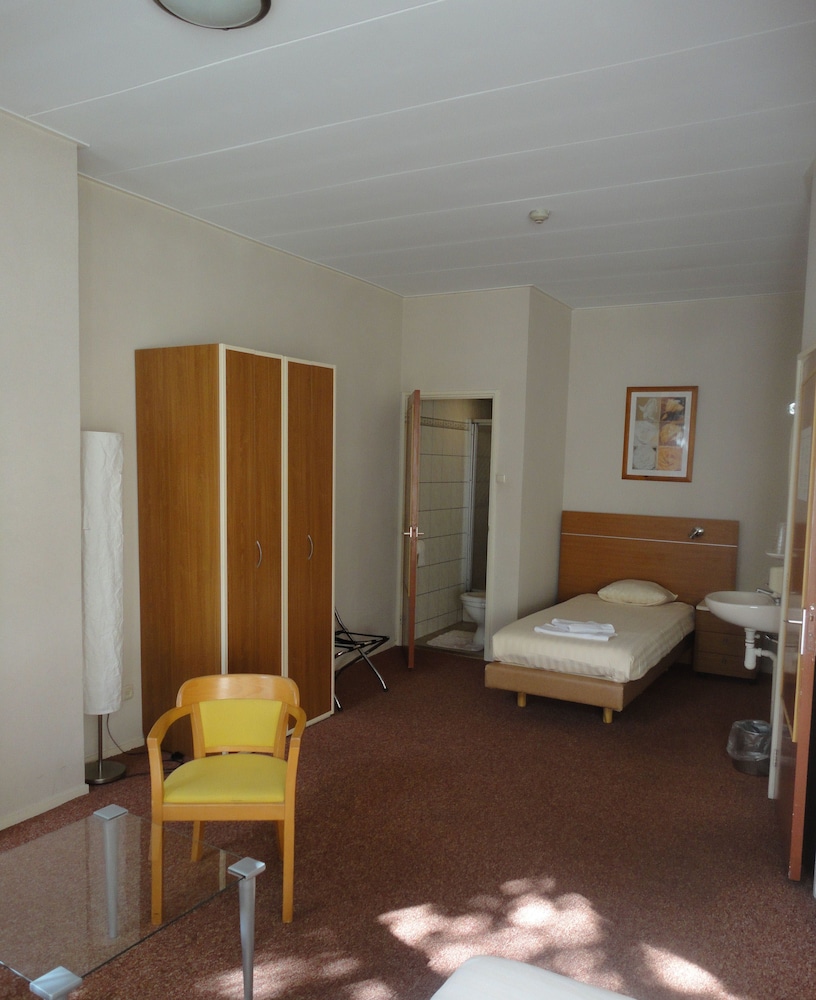 Single Room, Private Bathroom photo 1