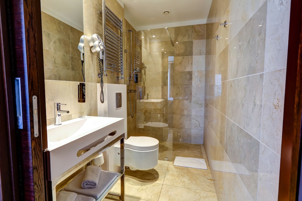 Deluxe Twin Room, Balcony - Photo 3