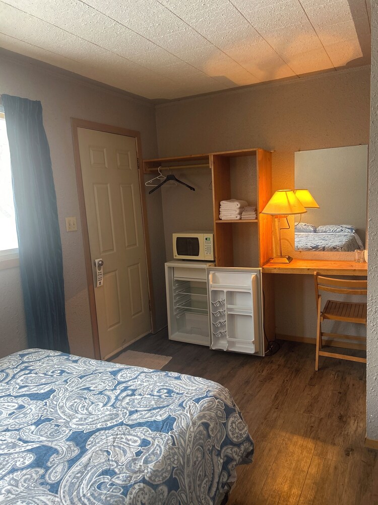 Basic Room, 1 Double Bed photo 2
