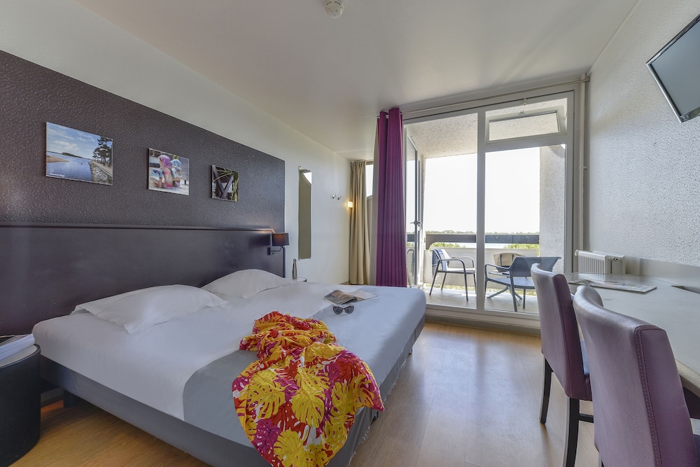 Classic Quadruple Room, 2 Bedrooms, Balcony photo 1