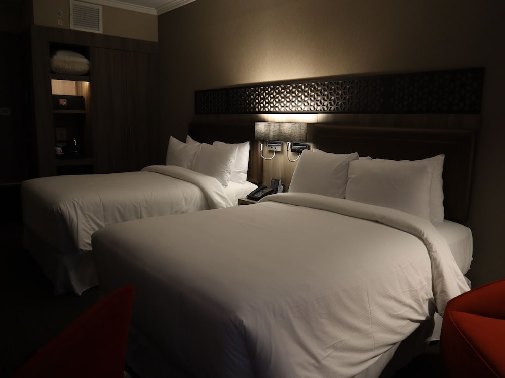 Room, 2 Double Beds, Ocean View photo 2