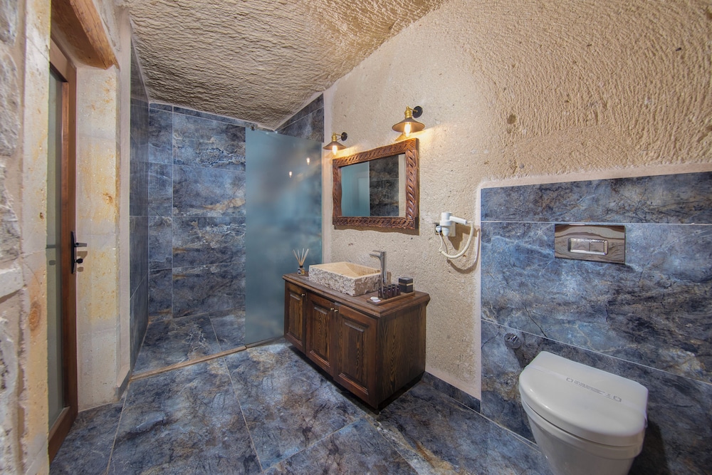 King Cave Suite - 303 photo 2