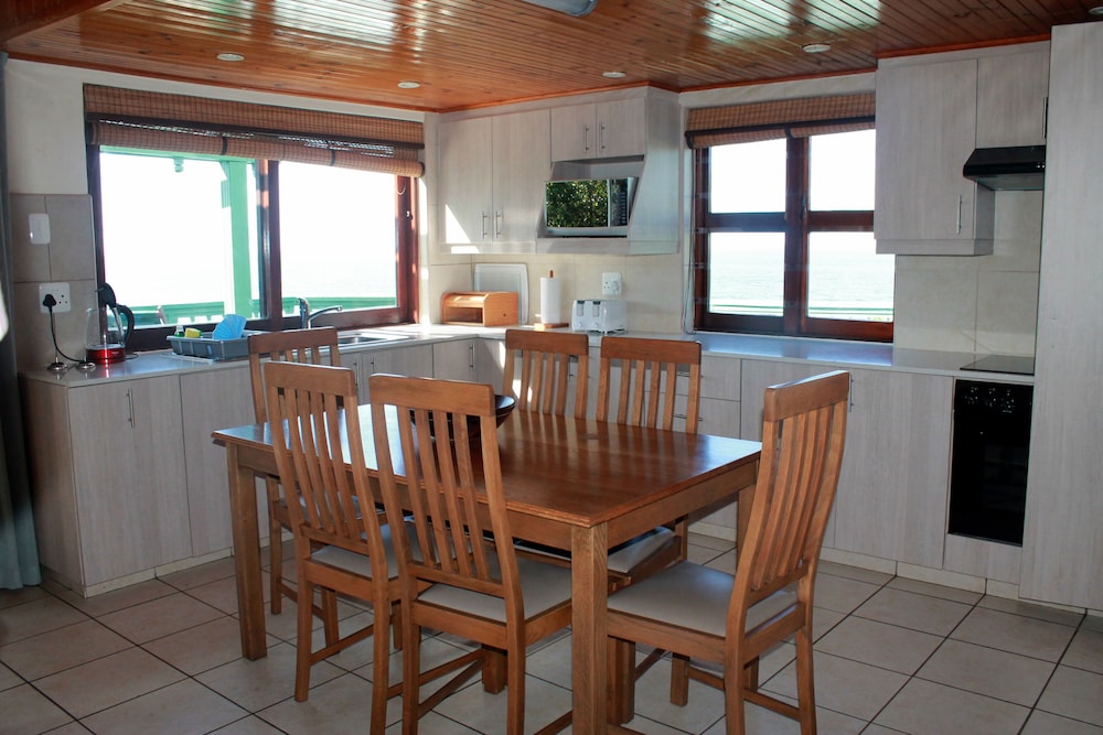 Sea Facing Self-Catering 6 Sleeper