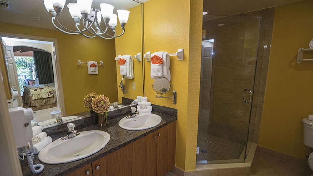 Deluxe Two Bedroom Suite - Photo 8