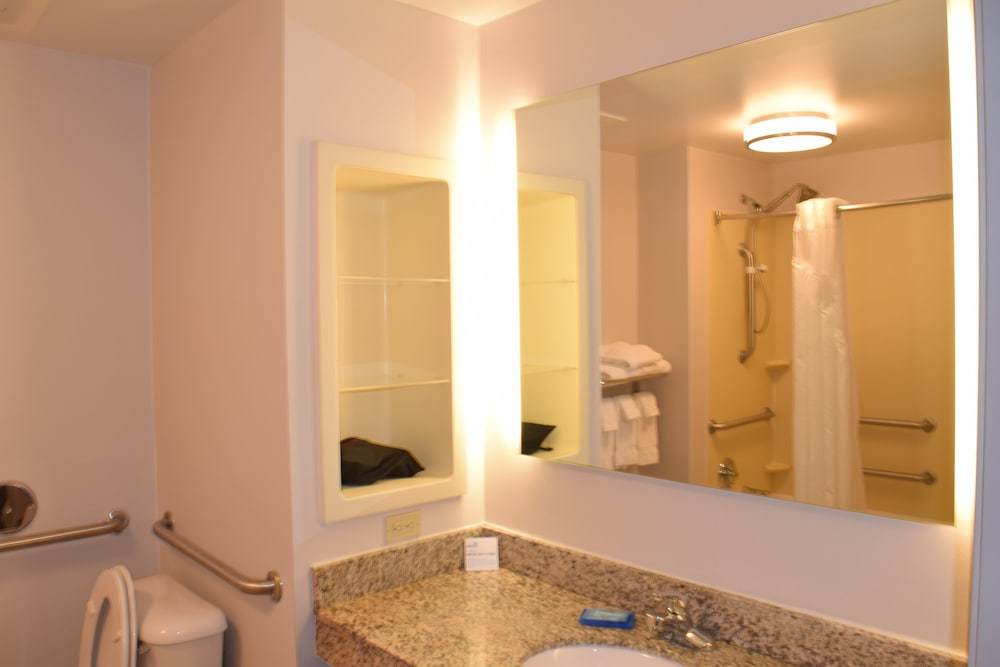 Standard Room, 2 Queen Beds, Accessible (Mobility, Accessible Tub) - Photo 4