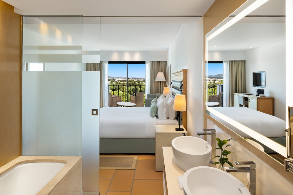 Junior Suite, 1 Queen Bed, Resort View thumbnail 6
