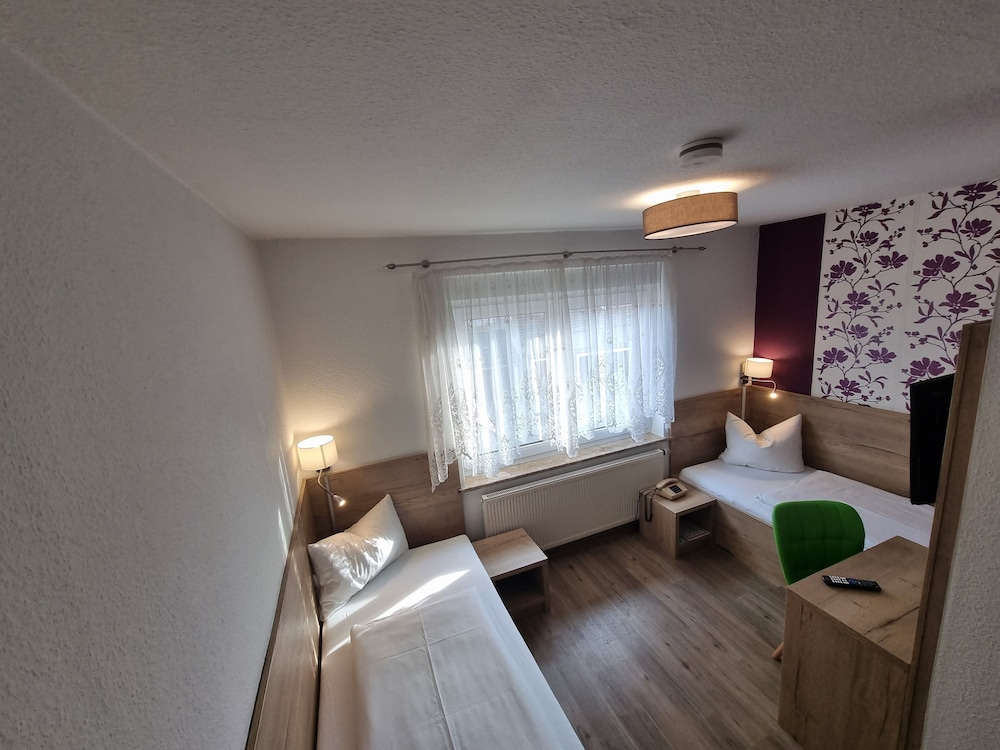Basic Twin Room photo 1