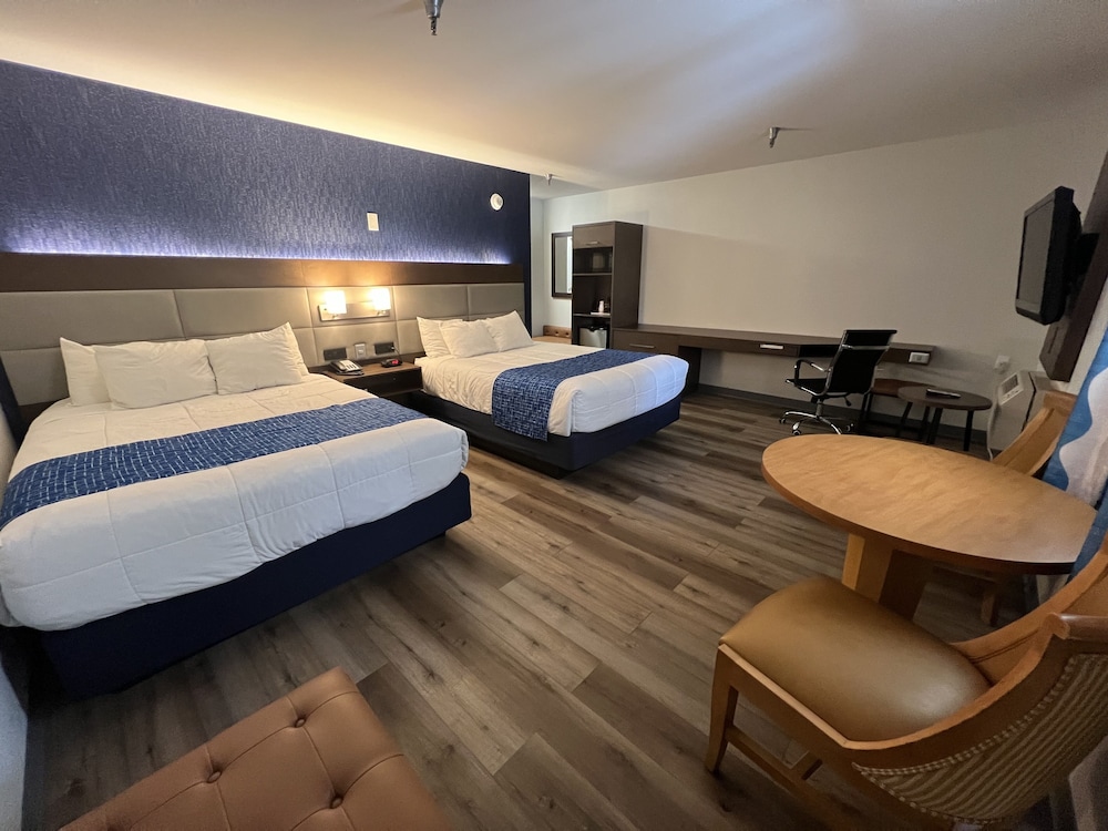 Standard Room, 2 Queen Beds, Balcony, Mountain View photo 3