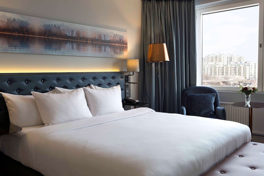 Suite, 1 King Bed, Sea View